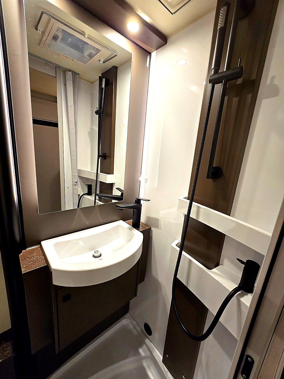 burstner-a66-interior-bathroom-shower